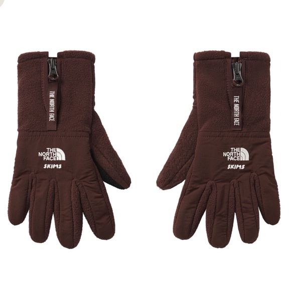 SKIMS Accessories - Skims north face gloves